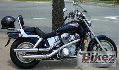 1990 Honda VT 1100 C photo